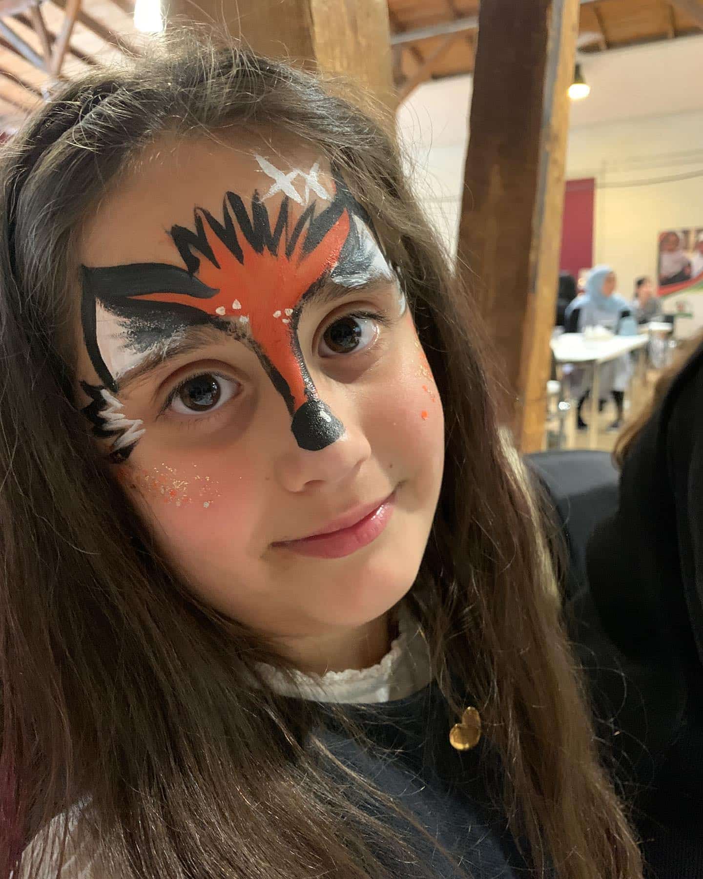 Forside 14 From street to School Eid støtte fest 💙 fik lavet en sød lille ræv 🦊 Du kan booke mig til din begivenhed via Ansigtsmaleren.dk eller på
mail: info@Ansigtsmaleren.dk
Sammen kan vi give børn og barnlige sjæle en uforglemmelig oplevelse 🎨
https://ansigtsmaleren.dk/
https://booking.setmore.com/scheduleappointment/33cac204-1618-4088-8552-63066875d3f1?lang=Danish
#ansigtsmaleren #ansigtsmaler #sminkeshoppen @sminkeshoppen #sminke #makeup #makeupartist #facepaint #bodyart #kropsmaling #makeupfun #børneglæde #gladebørn #BookTilDinBegivenhed #bookEnAnsigtsmaler #BookAnsigtsmaler #ansigtsmalinghitter #ansigtsmalerhit
#smallbusinessowner #smallbusinesslove #smallbusinesssaturday #smallbusinessgrowth #smallbusinesssupport #smallbusiness #støtdesmåbutikker
