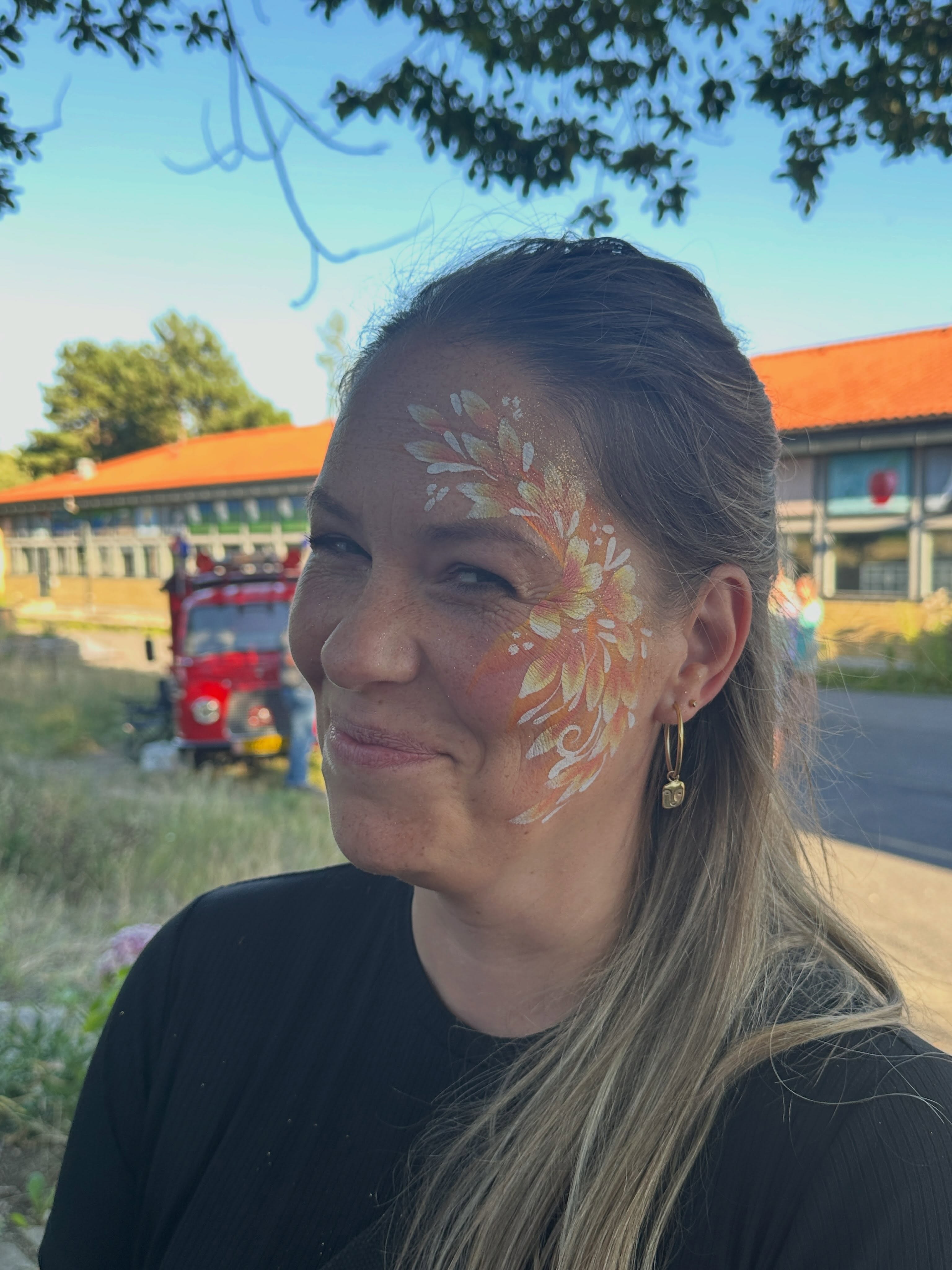 Sommer er lige med smukke blomster 🌺 og de pynter 🌸 mangler du også en Ansigtsmaler? Så tag endelig kontakt, jeg holder til på Fyn ☺️ #ansigtsmaling #ansigtsmaleren #ansigtsmalingforbørn #ansigtsmalingforalle #ansigtsmalinghitter